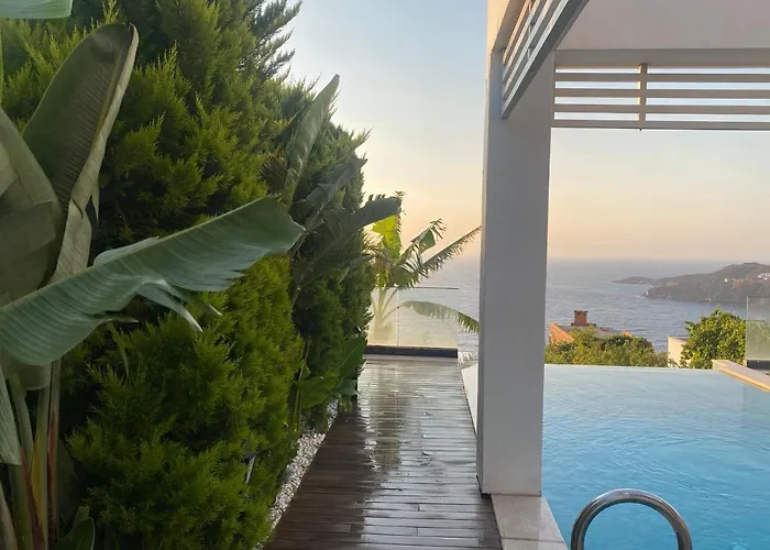 Aleph-kiralik Muestakil Havuzlu Luex *